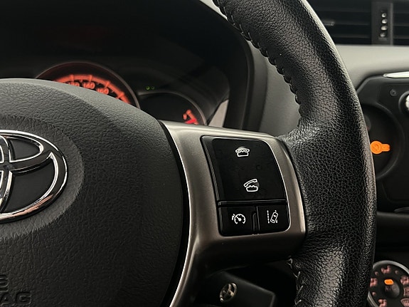 Toyota Yaris 16 of 28