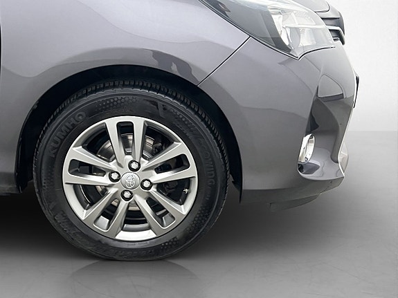 Toyota Yaris 28 of 28