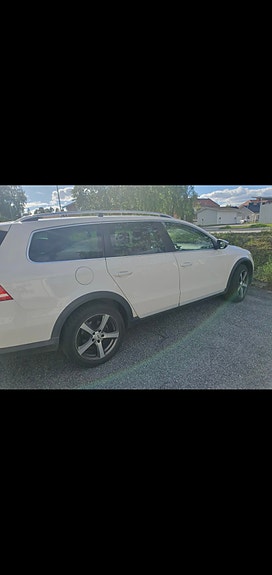 Volkswagen Passat Alltrack 4 of 6