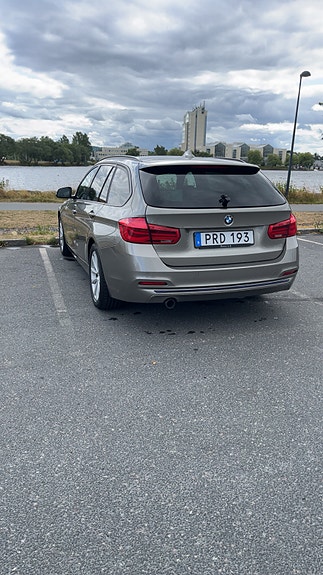 BMW 318i 3 of 12