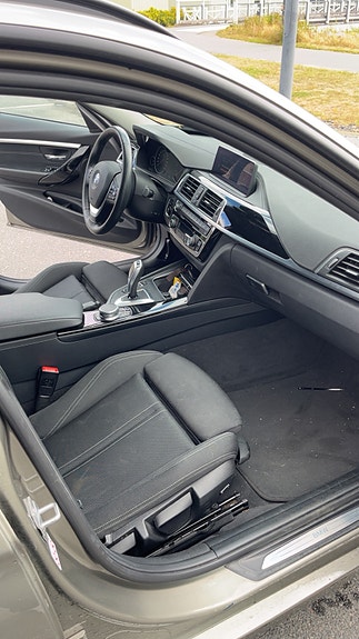 BMW 318i 8 of 12