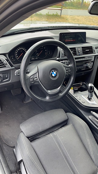 BMW 318i 10 of 12