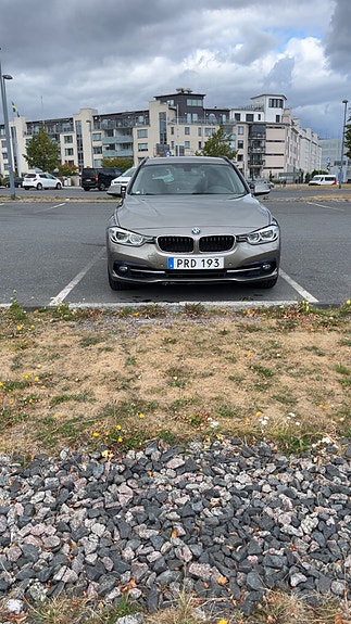 BMW 318i 2 of 12