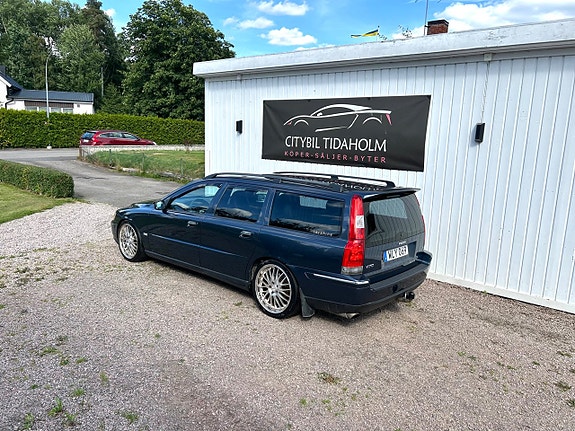 Volvo V70 2 of 10