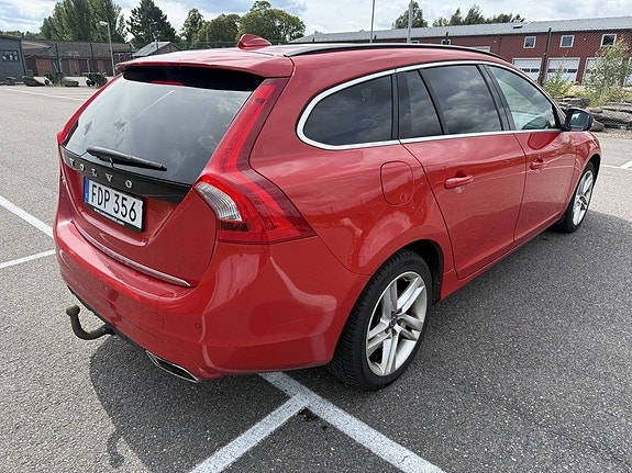 Volvo V60 2 of 7