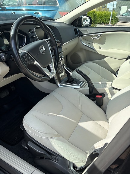 Volvo V40 4 of 6