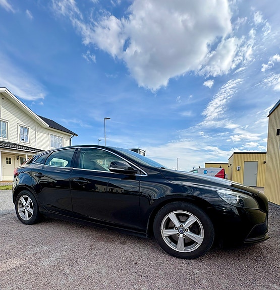 Volvo V40 2 of 6
