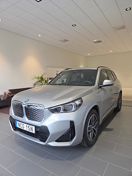 BMW iX1 2 of 2