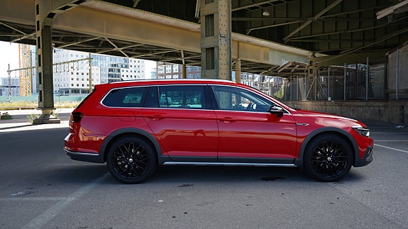 Volkswagen Passat Alltrack 4 of 21