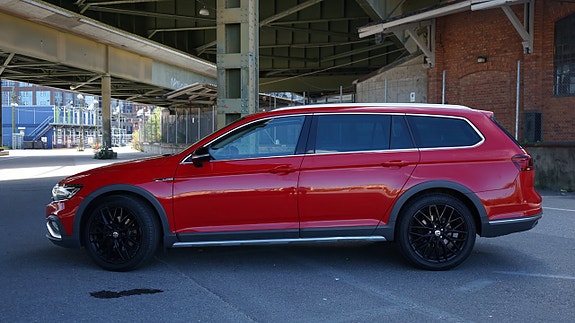 Volkswagen Passat Alltrack 3 of 21