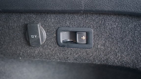 Volkswagen Passat Alltrack 9 of 21