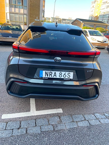 Toyota C-HR 2 of 4