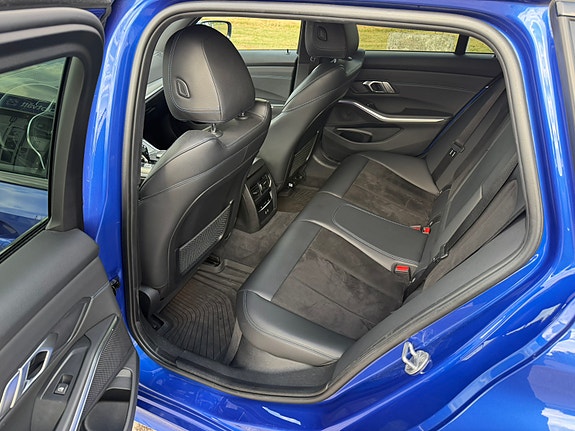 BMW 320d 2 of 11