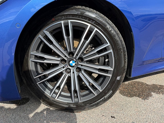 BMW 320d 4 of 11