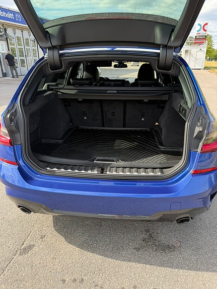 BMW 320d 3 of 11