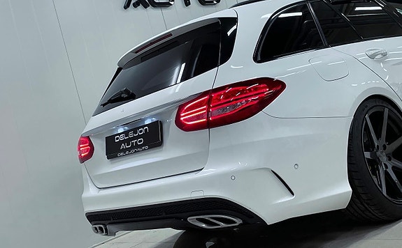 Mercedes-Benz C220 3 of 5