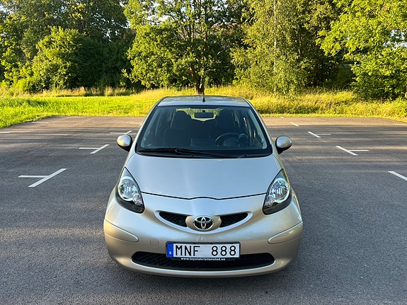 Toyota Aygo 2 of 16