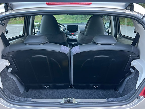 Toyota Aygo 14 of 16