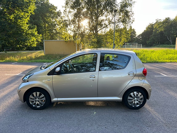 Toyota Aygo 4 of 16