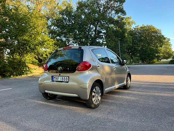 Toyota Aygo 7 of 16