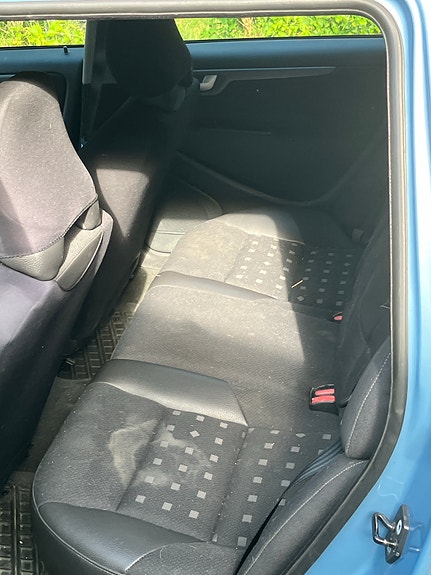Volvo V70 3 of 5