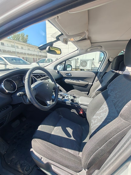 Peugeot 3008 10 of 13