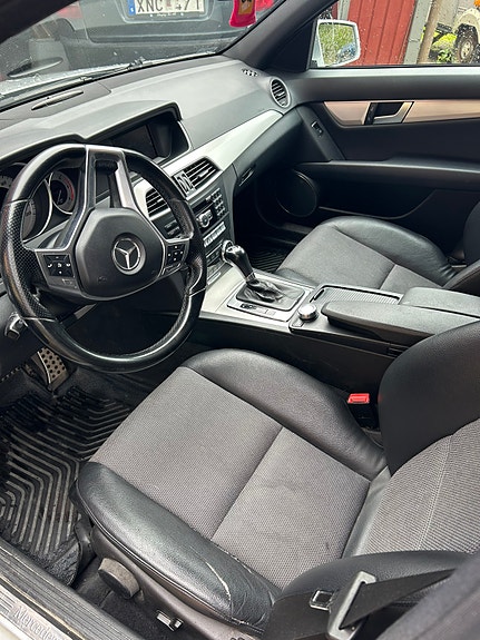 Mercedes-Benz C220 5 of 8