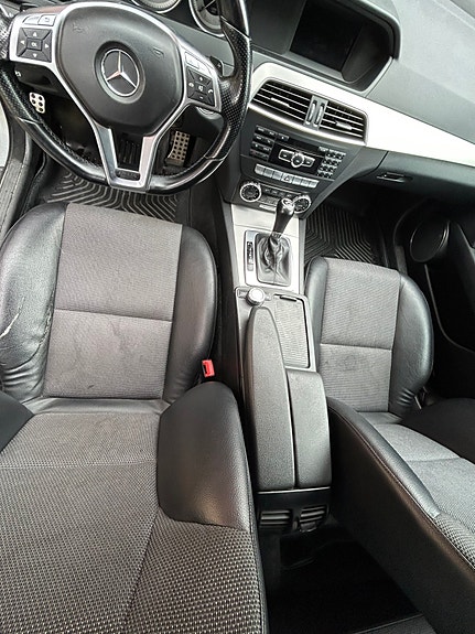 Mercedes-Benz C220 6 of 8