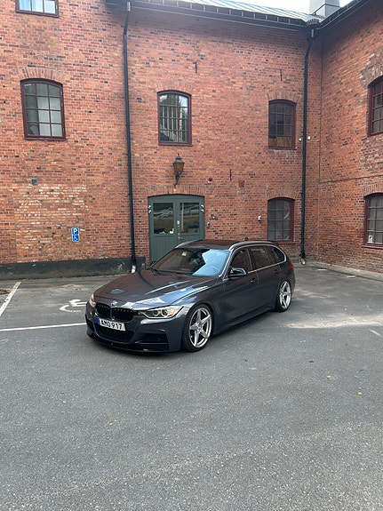 BMW 320d 2 of 8