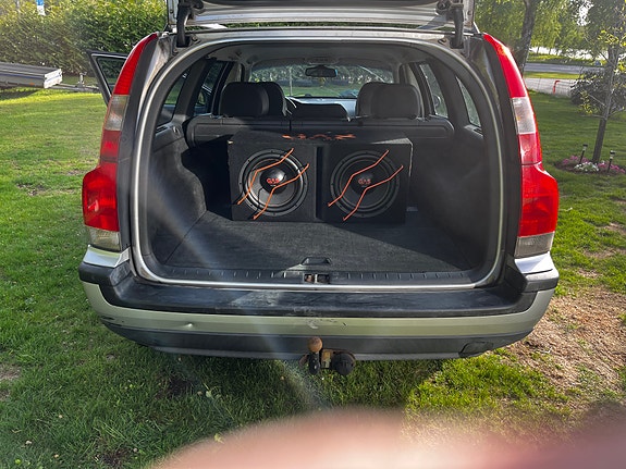 Volvo V70 3 of 4