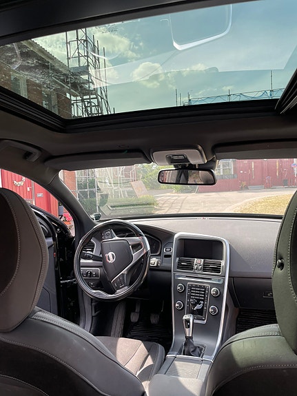 Volvo XC60 2 of 9