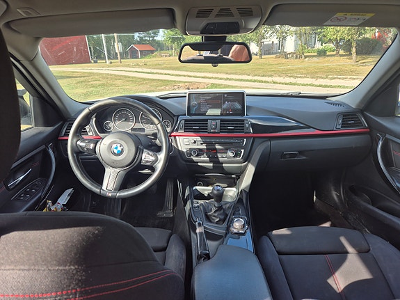 BMW 318d 4 of 5