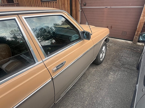 Mercedes-Benz 200 D 5 of 13