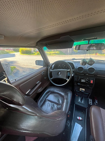 Mercedes-Benz 200 D 11 of 13