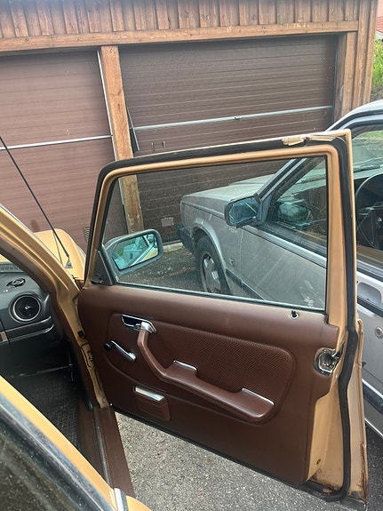 Mercedes-Benz 200 D 9 of 13