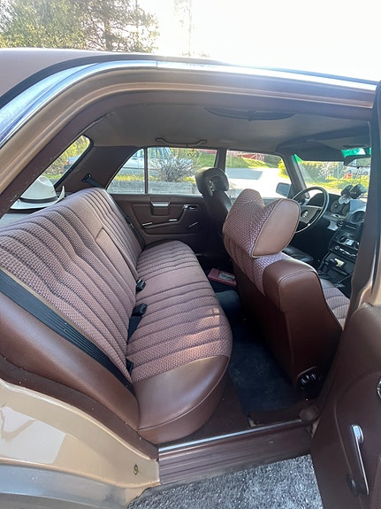 Mercedes-Benz 200 D 13 of 13