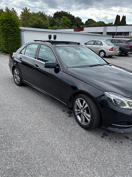 Mercedes-Benz E200 4 of 11