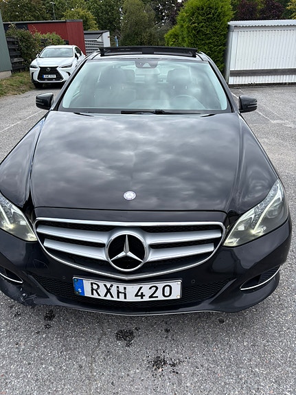 Mercedes-Benz E200 3 of 11