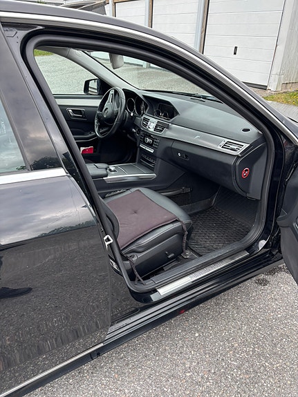 Mercedes-Benz E200 11 of 11