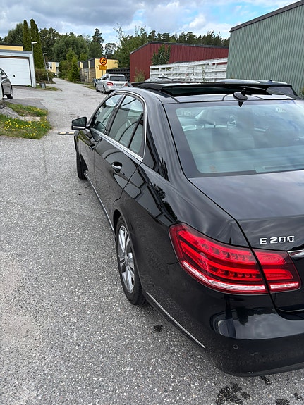 Mercedes-Benz E200 8 of 11