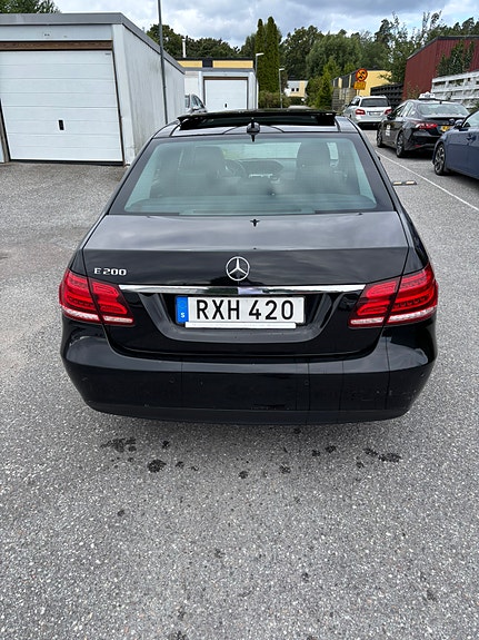 Mercedes-Benz E200 7 of 11