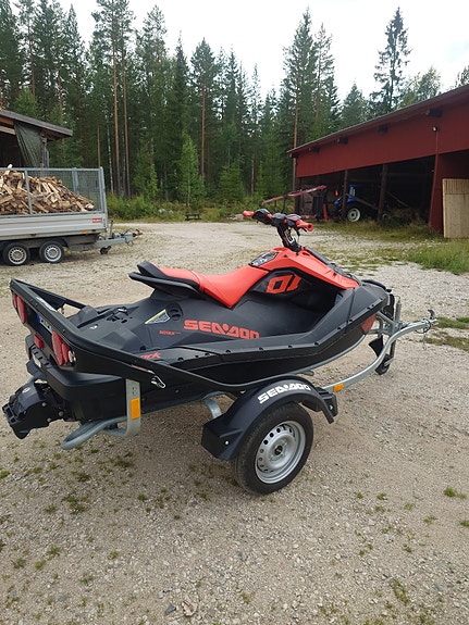 Seadoo Rotax Spark Trixx 2021 8 of 9