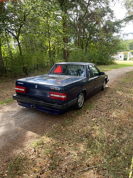 Volvo 740 3 of 9