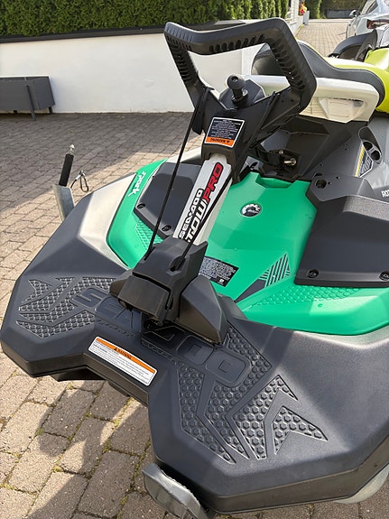 SeaDoo Spark Trixx 3-up 2021 32h 4 of 5
