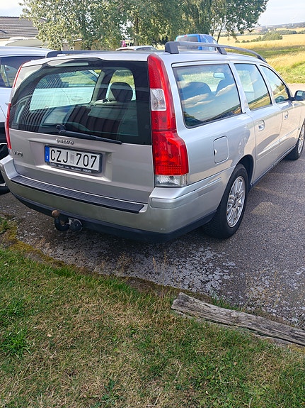 Volvo V70 3 of 11