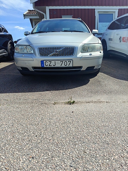Volvo V70 2 of 11