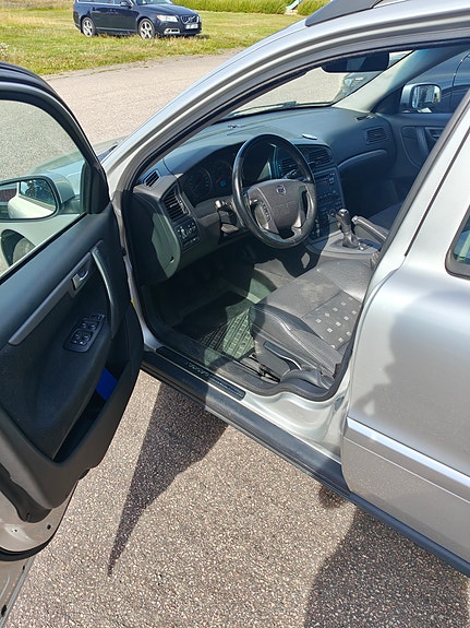 Volvo V70 8 of 11