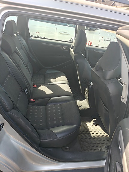 Volvo V70 5 of 11