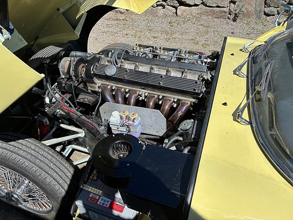 Jaguar E-TYPE 9 of 12
