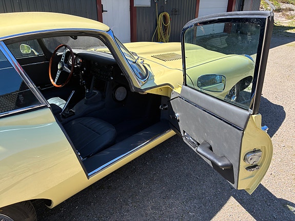 Jaguar E-TYPE 4 of 12